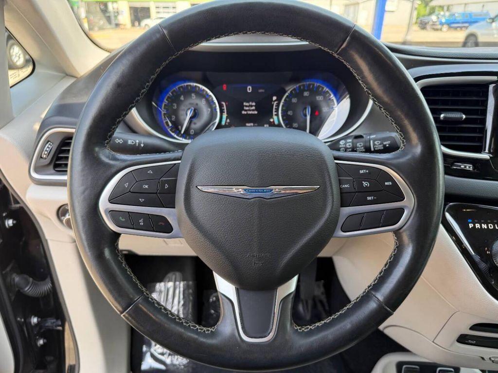 2020 Brilliant Black Crystal Pearlcoat Chrysler Pacifica