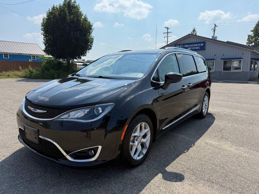2020 Brilliant Black Crystal Pearlcoat Chrysler Pacifica