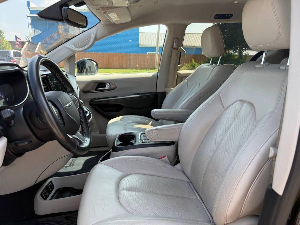 2020 Brilliant Black Crystal Pearlcoat Chrysler Pacifica