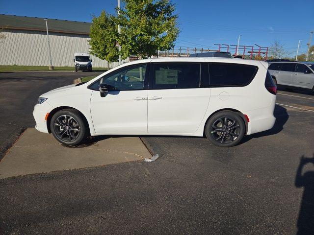 new 2026 Chrysler Pacifica car, priced at $42,148