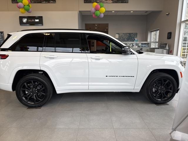 new 2025 Jeep Grand Cherokee 4xe car, priced at $62,144