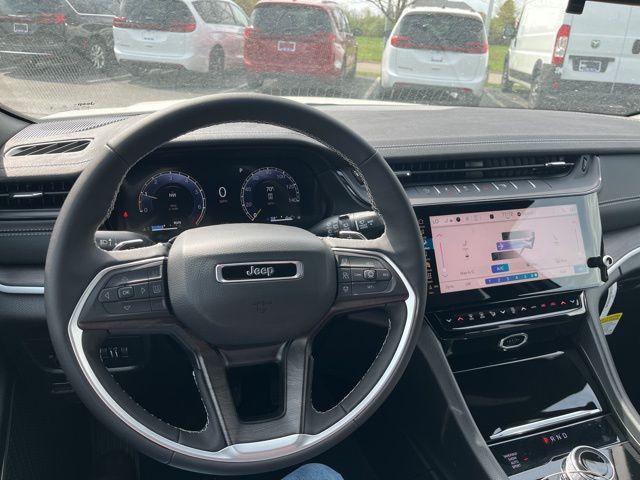 new 2026 Jeep Grand Cherokee car, priced at $41,952
