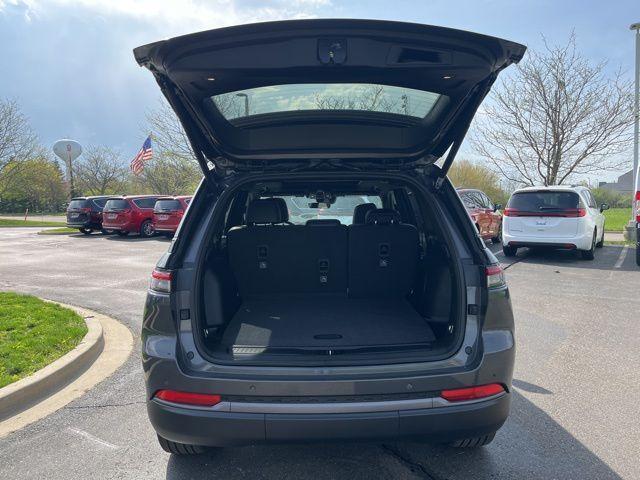 new 2026 Jeep Grand Cherokee car, priced at $45,682
