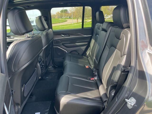 new 2026 Jeep Grand Cherokee car, priced at $45,682