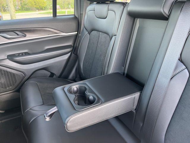 new 2026 Jeep Grand Cherokee car, priced at $43,515