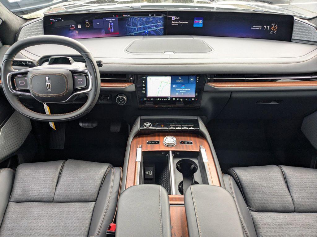 new 2025 Lincoln Navigator car, priced at $114,025
