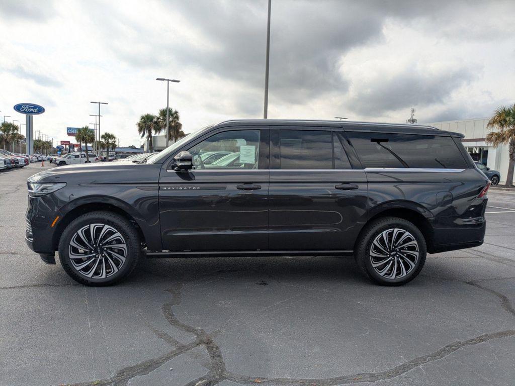 new 2025 Lincoln Navigator car, priced at $114,025