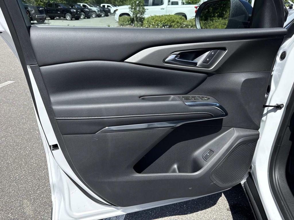 new 2026 Chevrolet Traverse car, priced at $42,795
