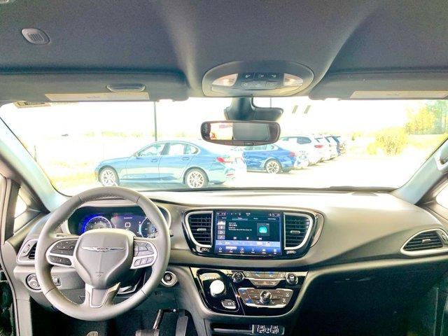 used 2025 Chrysler Pacifica car, priced at $32,800