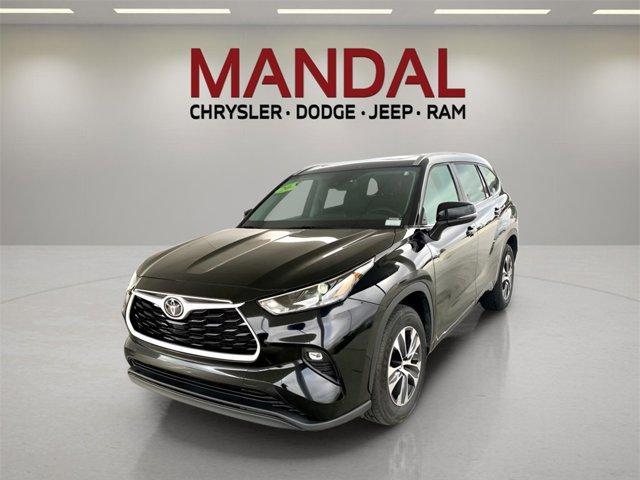 used 2024 Toyota Highlander car, priced at $34,100