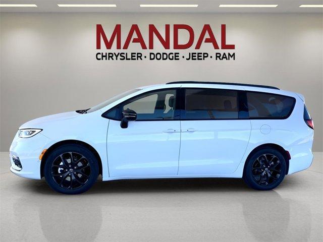 new 2026 Chrysler Pacifica car, priced at $41,712