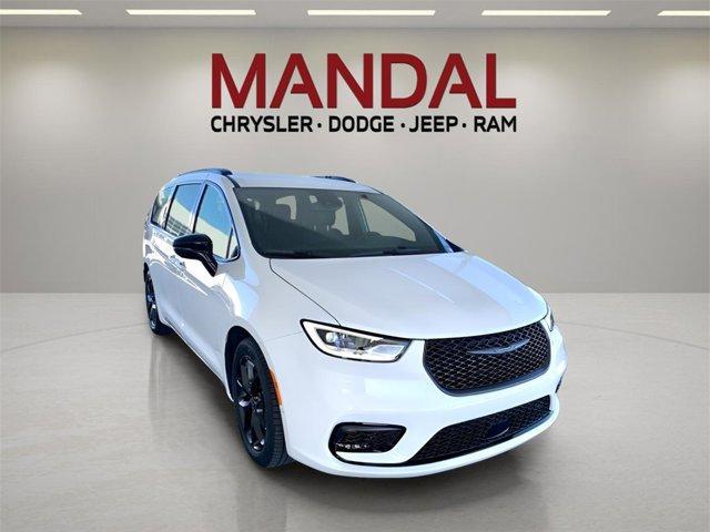 new 2026 Chrysler Pacifica car, priced at $41,712