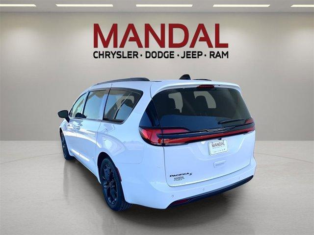 new 2026 Chrysler Pacifica car, priced at $41,712