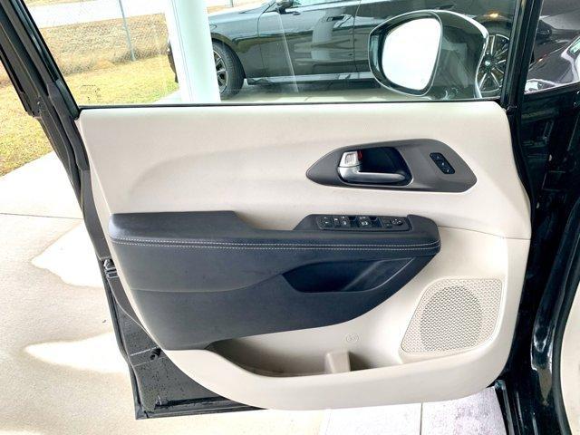 used 2020 Chrysler Pacifica car, priced at $16,800