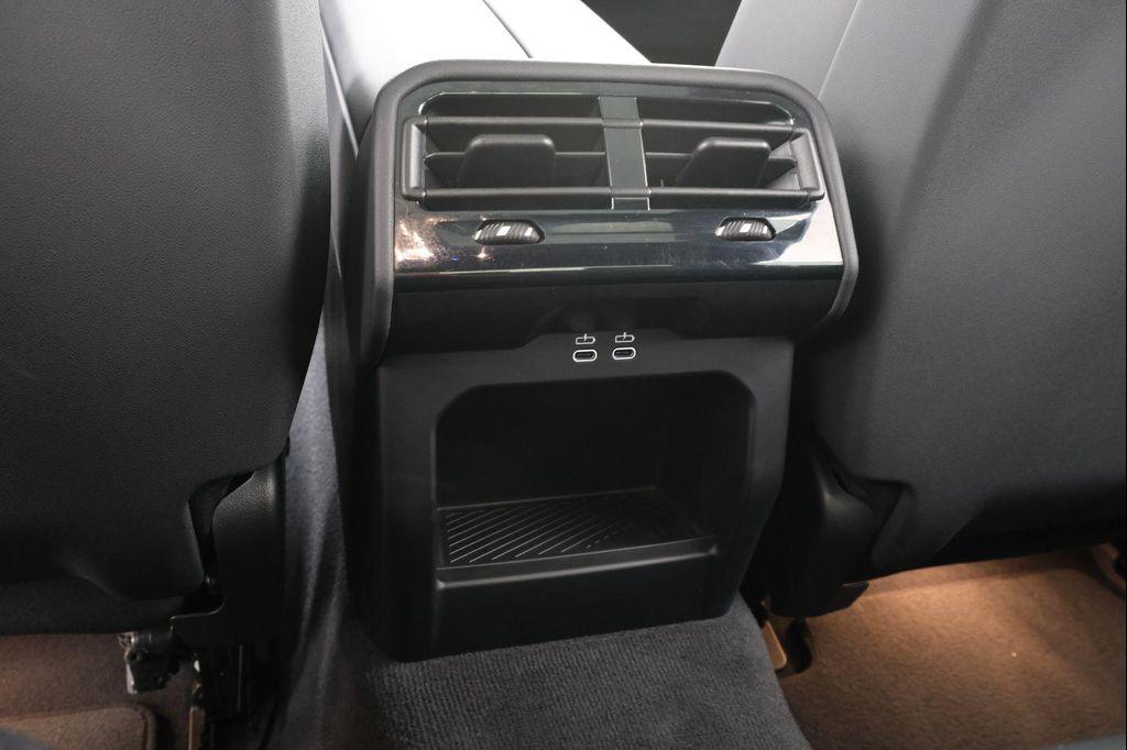 BMW i5 view 37