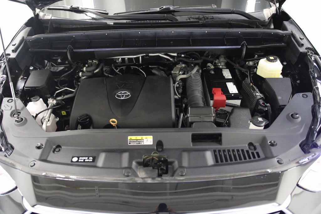used 2022 Toyota Highlander car, priced at $34,580