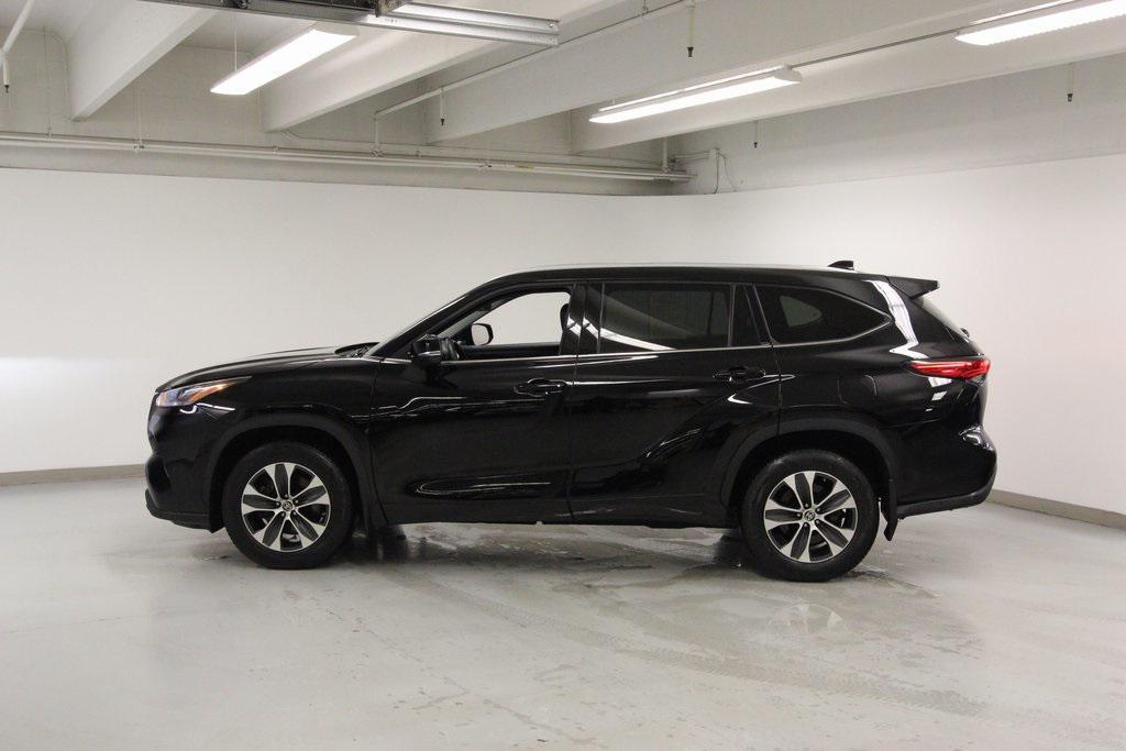 used 2022 Toyota Highlander car, priced at $34,580