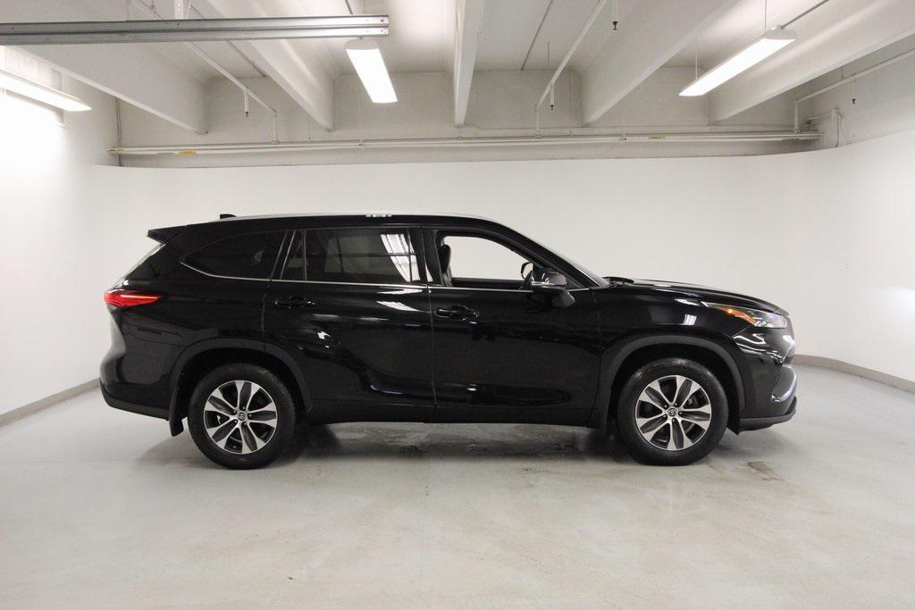 used 2022 Toyota Highlander car, priced at $34,580