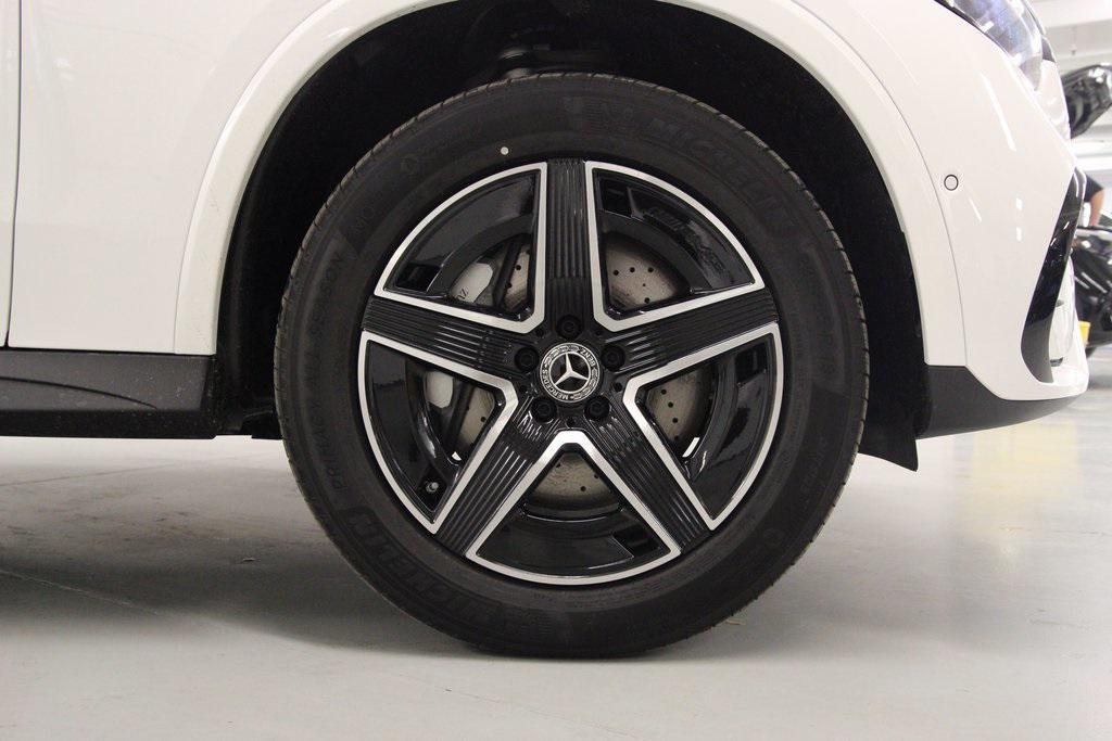 new 2026 Mercedes-Benz GLC 300 car, priced at $62,170