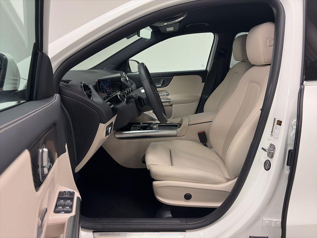 used 2025 Mercedes-Benz GLA 250 car, priced at $37,990