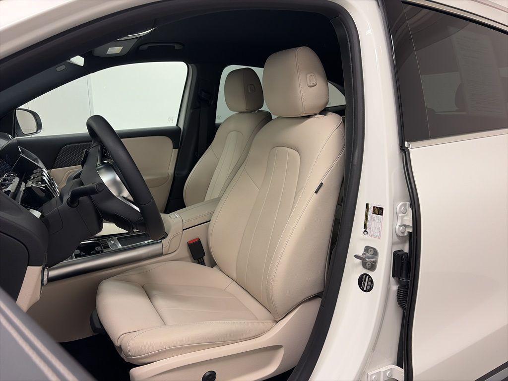 used 2025 Mercedes-Benz GLA 250 car, priced at $37,990