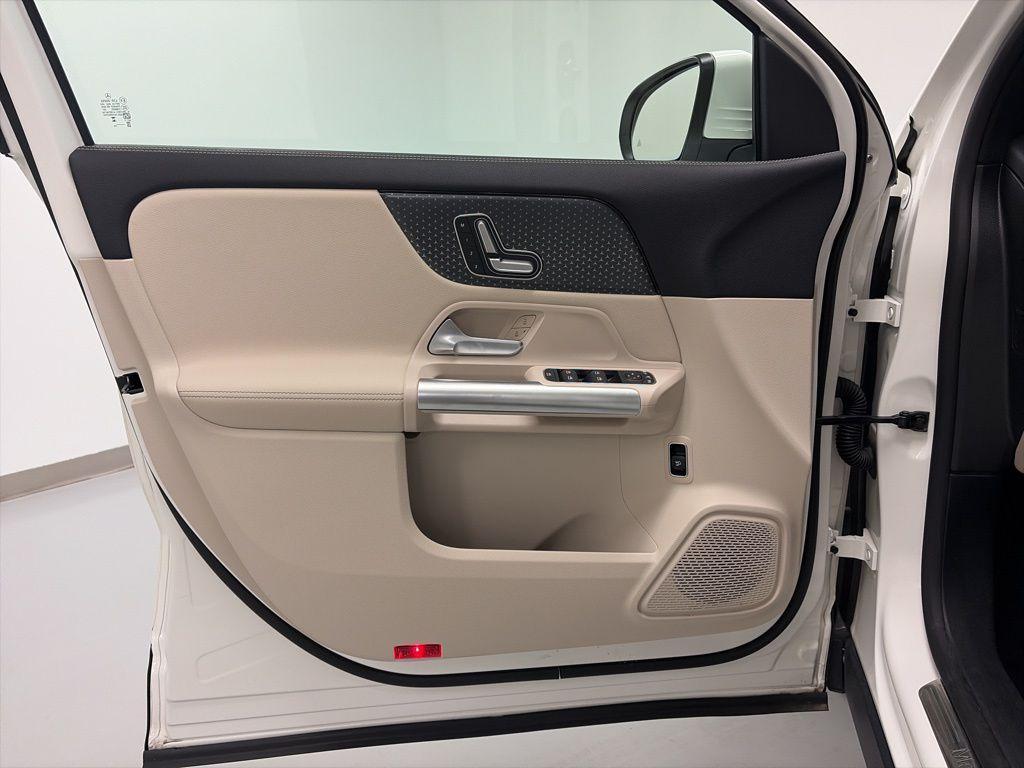 used 2025 Mercedes-Benz GLA 250 car, priced at $37,990