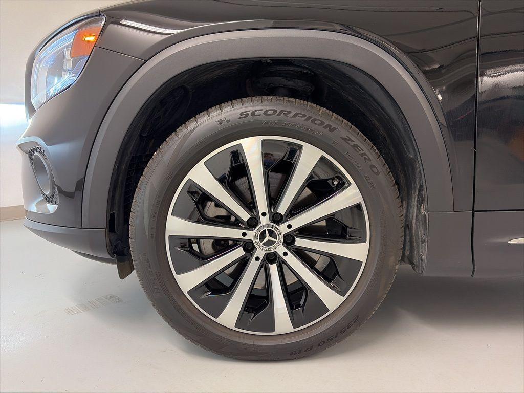 used 2023 Mercedes-Benz GLB 250 car, priced at $33,880