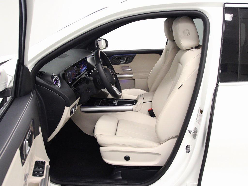 used 2025 Mercedes-Benz GLA 250 car, priced at $37,880