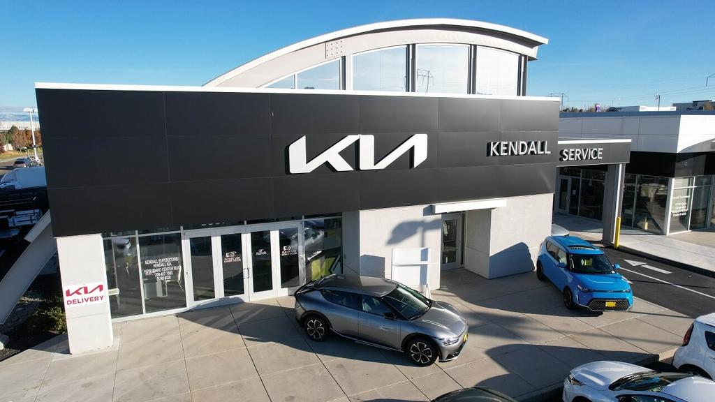 Dealership gallery photo 1