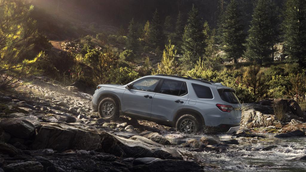 Dealership gallery photo 12