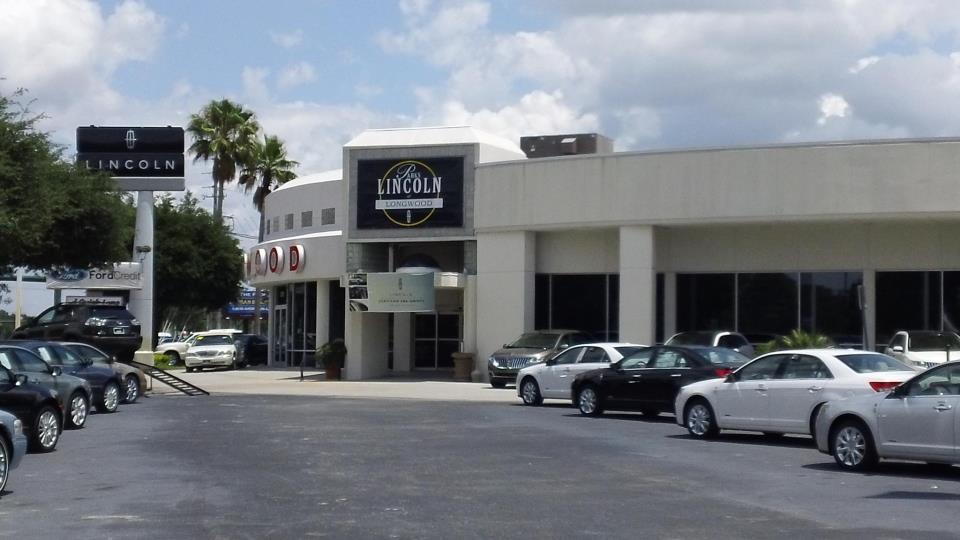 Dealership gallery photo 1