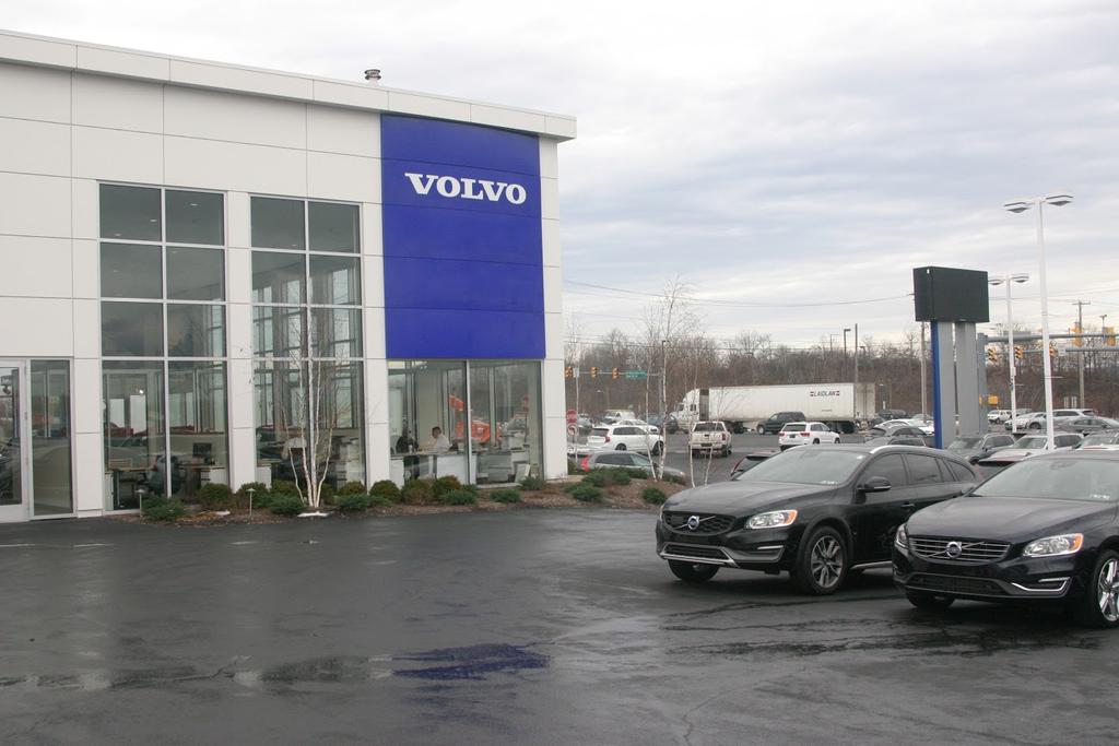 Dealership gallery photo 3