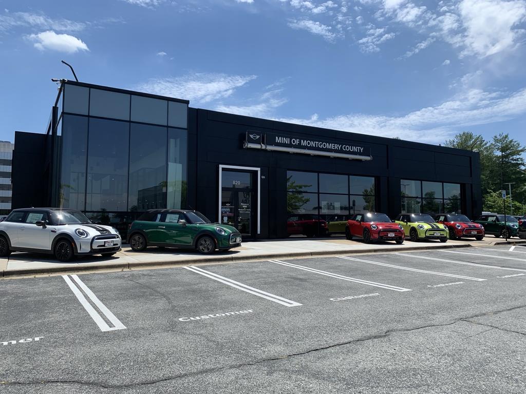 Dealership gallery photo 1