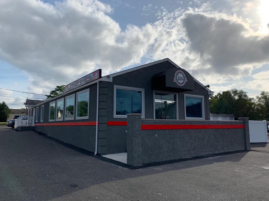 Dealership gallery photo 1