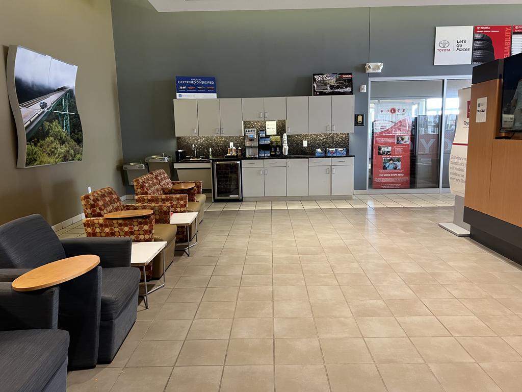 Dealership gallery photo 10