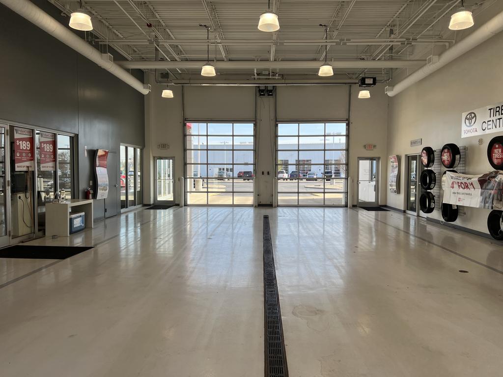 Dealership gallery photo 12