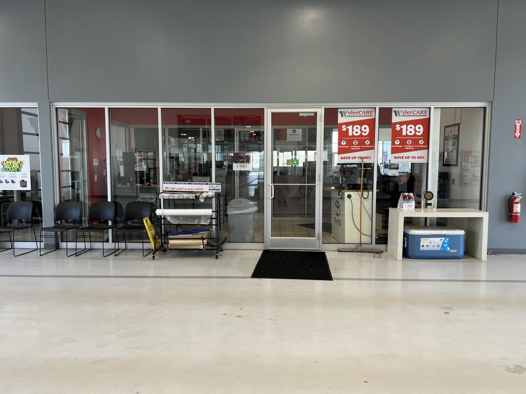 Dealership gallery photo 15