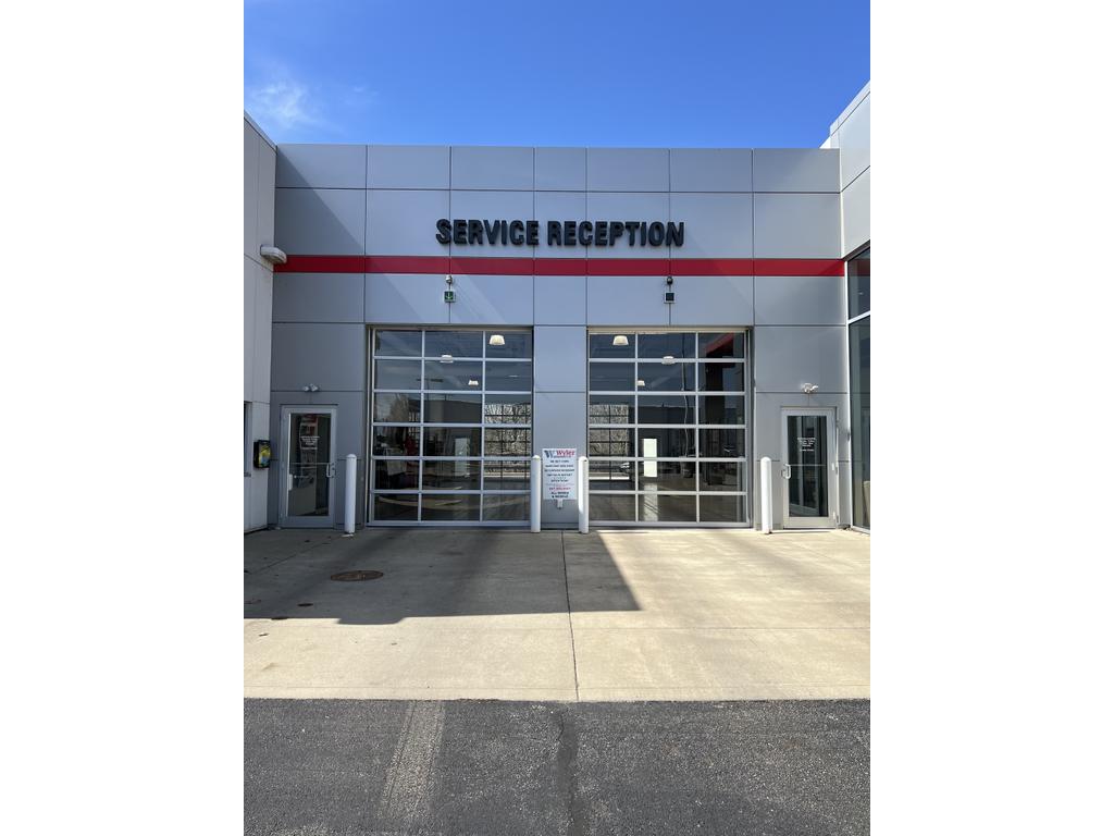 Dealership gallery photo 11