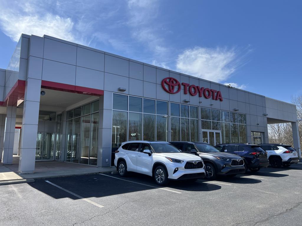 Dealership gallery photo 9