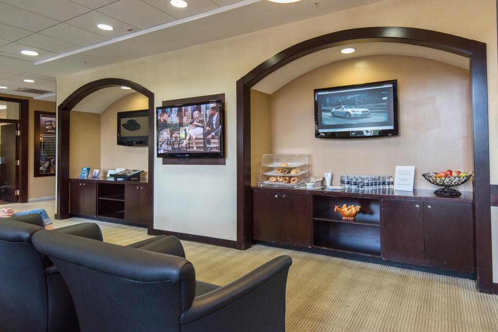 Dealership gallery photo 9