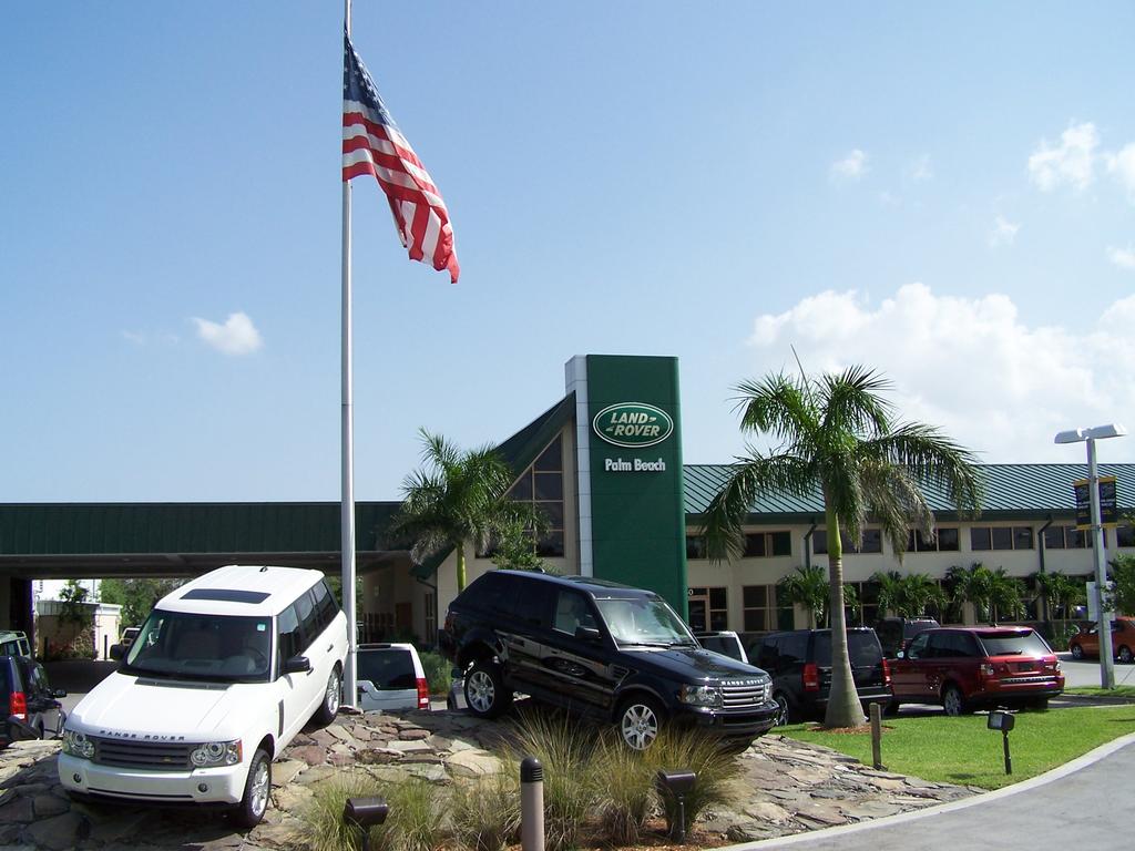 Dealership gallery photo 1