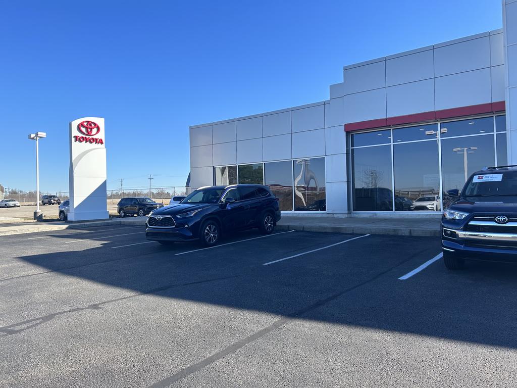 Dealership gallery photo 1