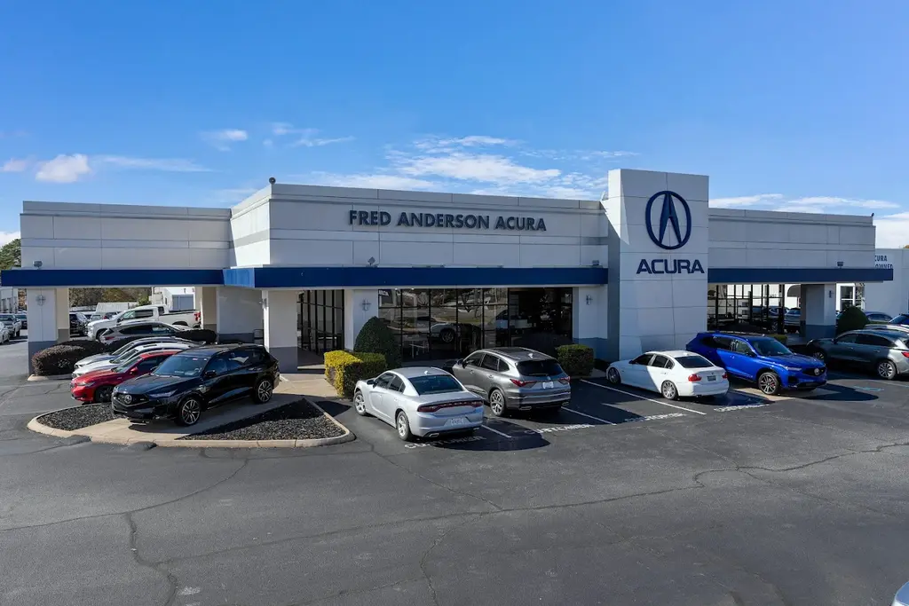 Dealership gallery photo 1