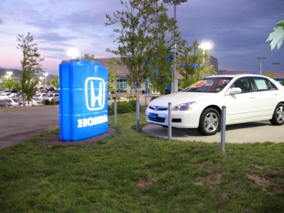 Dealership gallery photo 1