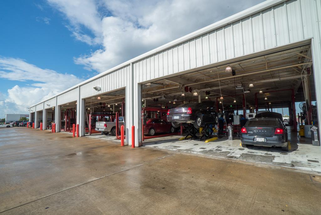 Dealership gallery photo 4