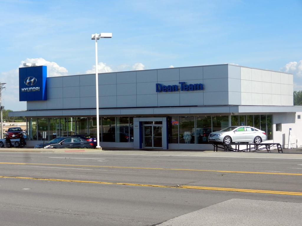 Dealership gallery photo 1