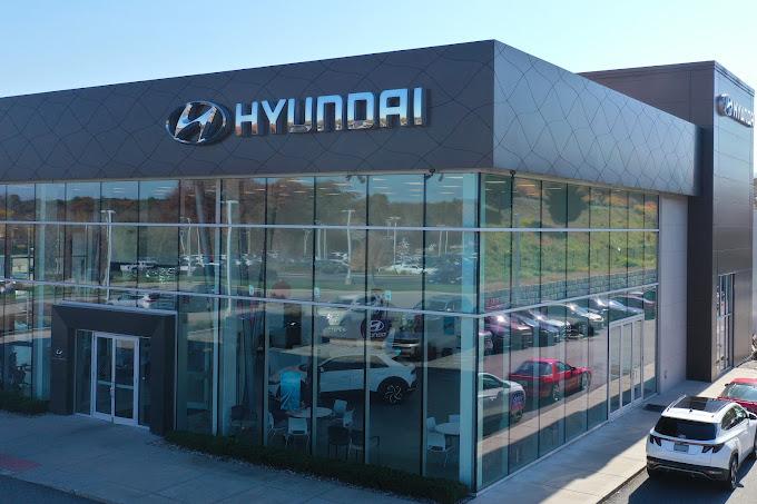 Dealership gallery photo 1