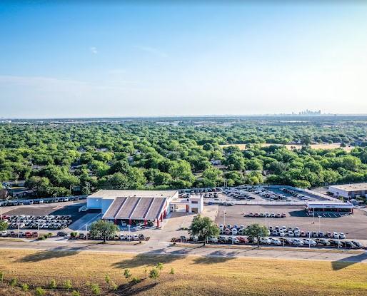 Dealership gallery photo 1