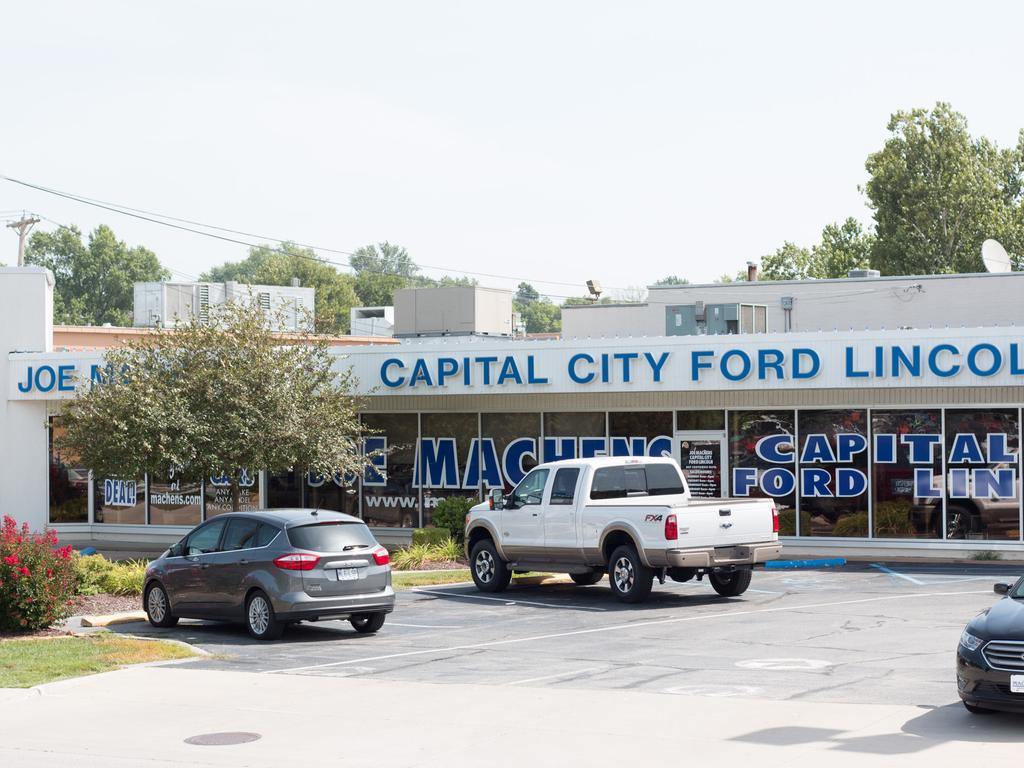 Dealership gallery photo 1