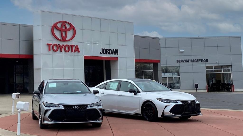 Dealership gallery photo 1